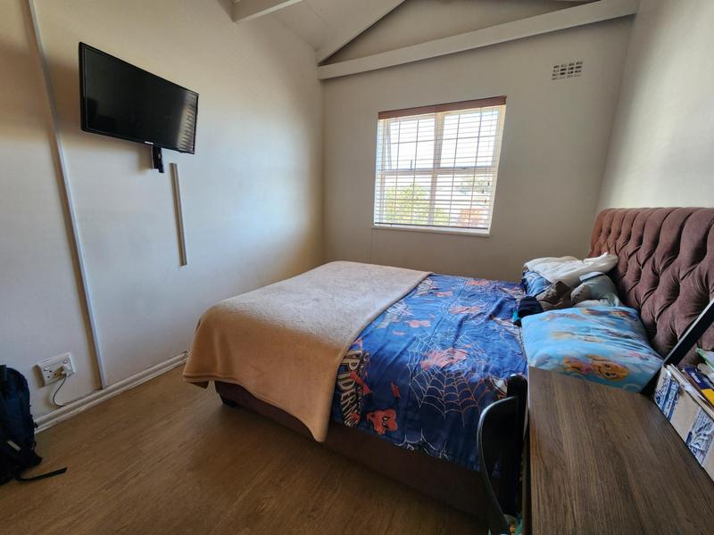 To Let 3 Bedroom Property for Rent in Green Point Western Cape
